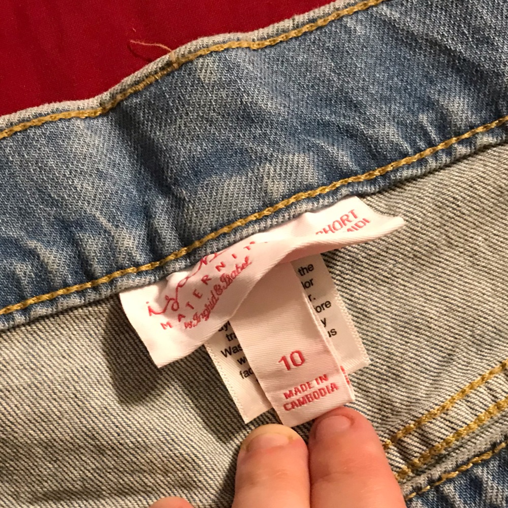 NWT Isabel Light Wash Midi Maternity Shorts - Picture 7 of 9